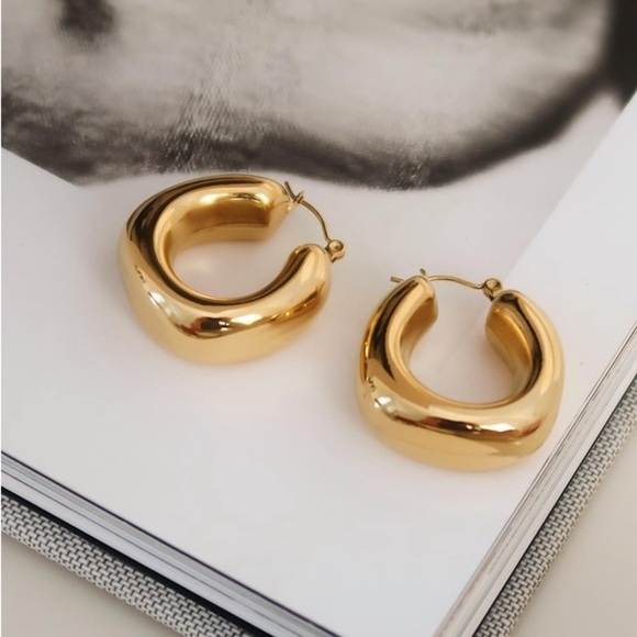 18K Good Classic U Hoop Earrings - Picture 3 of 3